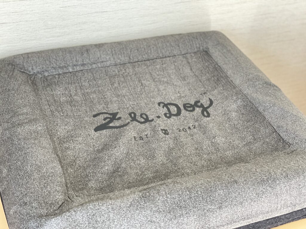 犬用ベッド「ZEE.BED」